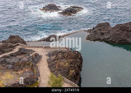 Une piscine naturelle à Seixal, île de Madère, Portugal Banque D'Images