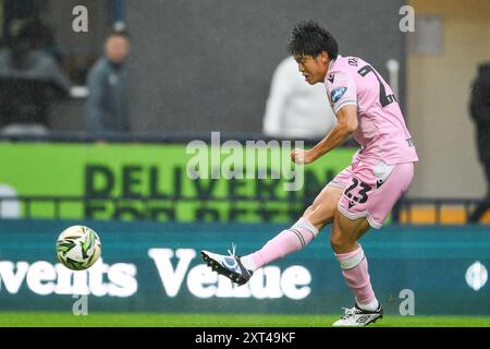 Yuki Ohashi des Blackburn Rovers tire au but lors du match de la Carabao Cup Stockport County vs Blackburn Rovers au stade Edgeley Park, Stockport, Royaume-Uni, 13 août 2024 (photo par Craig Thomas/News images) Banque D'Images