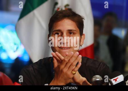 Mexico, Mexique. 12 août 2024. Le boxeur mexicain Marco Verde, médaillé d'argent aux Jeux Olympiques de Paris 2024 dans la division 71 kg, s'exprimant lors de son arrivée à l'aéroport international de Mexico. Le 12 août 2024 à Mexico, Mexique. (Photo de Carlos Santiago/Eyepix Group/SIPA USA) crédit : SIPA USA/Alamy Live News Banque D'Images