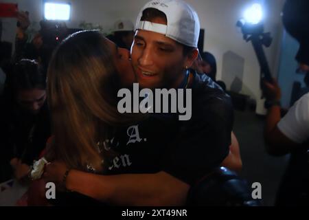 Mexico, Mexique. 12 août 2024. Le boxeur mexicain Marco Verde, médaillé d'argent aux Jeux Olympiques de Paris 2024 dans la division 71 kg, arrive à l'aéroport international de Mexico. Le 12 août 2024 à Mexico, Mexique. (Photo de Carlos Santiago/Eyepix Group/SIPA USA) crédit : SIPA USA/Alamy Live News Banque D'Images