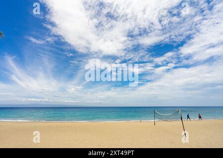 Magnifique plage à la station de Decameron ; partie du côté positif d'Haïti Banque D'Images