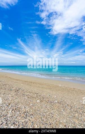 Magnifique plage à la station de Decameron ; partie du côté positif d'Haïti Banque D'Images