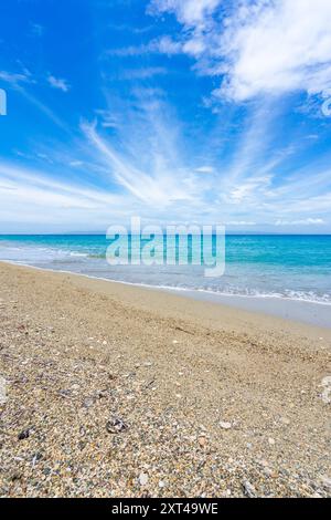 Magnifique plage à la station de Decameron ; partie du côté positif d'Haïti Banque D'Images