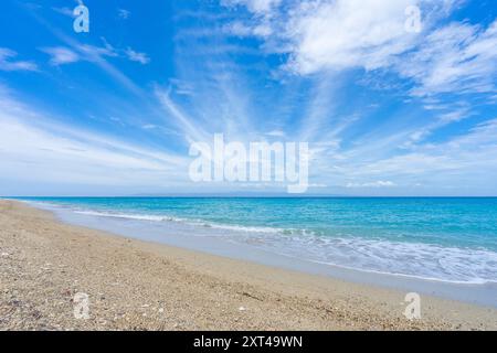 Magnifique plage à la station de Decameron ; partie du côté positif d'Haïti Banque D'Images