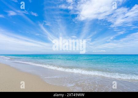 Magnifique plage à la station de Decameron ; partie du côté positif d'Haïti Banque D'Images