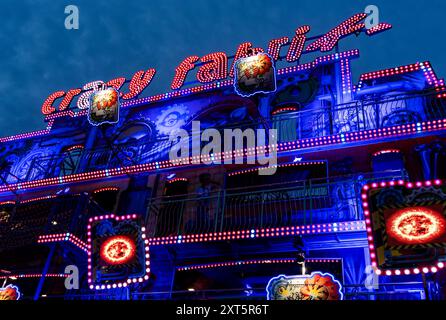 Le parc de la luna et la foire Fête des Tuileries dans le jardin des Tuileries, qui se tient chaque année en été, avec des attractions et des jeux, à Paris, France Banque D'Images