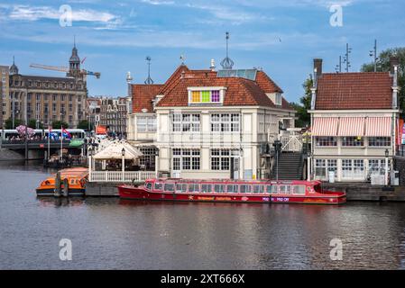 03. 08. 2024,Amsterdam, pays-Bas, Loetje à Amsterdam est réputé pour son steak de filet, son atmosphère chaleureuse et sa terrasse accueillante. Situé en face Banque D'Images