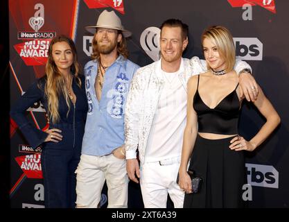Brittney Marie Cole, Brian Kelley, Tyler Hubbard et Hayley Stommel de Floride Géorgie Line à la 2017 iHeartRadio Music Awards qui ont eu lieu pendant le Forum à Inglewood, USA le 5 mars 2017. Banque D'Images