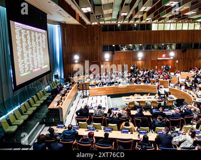 New York, New York, États-Unis. 13 août 2024. La 103e Réunion plénière de l'Assemblée générale sur les ODD, le racisme et les votes DE SAMOA s'est tenue dans la salle du Conseil de tutelle, alors que la salle de l'Assemblée générale est en train de recevoir un nouveau plancher sur le podium en préparation de l'AGNU en septembre. Sur l'écran, on peut voir les statistiques du membre voté sur plusieurs amendements qui ont été votés. (Crédit image : © Bianca Otero/ZUMA Press Wire) USAGE ÉDITORIAL SEULEMENT! Non destiné à UN USAGE commercial ! Banque D'Images