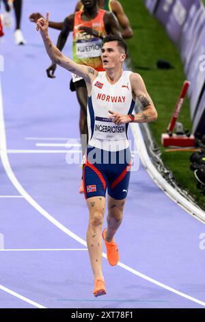 Le norvégien Jakob Ingebrigtsen réagit après avoir participé à la finale du 5000 m masculin aux Jeux Olympiques de Paris 2024 au stade de France à Paris (France), le 10 août 2024. Jakob Ingebrigtsen s'est classé premier en remportant la médaille d'or. Banque D'Images