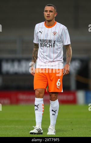 Oliver Norburn de Blackpool lors du match de la Carabao Cup Burton Albion vs Blackpool au Pirelli Stadium, Burton upon Trent, Royaume-Uni, 13 août 2024 (photo de Gareth Evans/News images) Banque D'Images