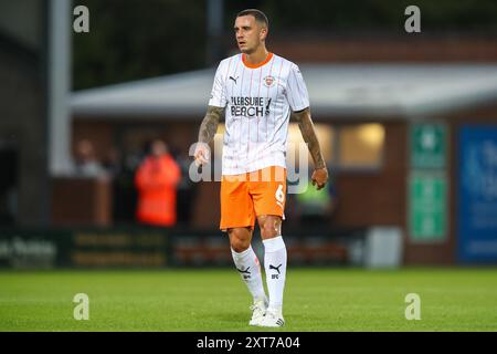 Burton upon Trent, Royaume-Uni. 13 août 2024. Oliver Norburn de Blackpool lors du match de la Carabao Cup Burton Albion vs Blackpool au Pirelli Stadium, Burton upon Trent, Royaume-Uni, 13 août 2024 (photo par Gareth Evans/News images) à Burton upon Trent, Royaume-Uni le 13/08/2024. (Photo de Gareth Evans/News images/SIPA USA) crédit : SIPA USA/Alamy Live News Banque D'Images