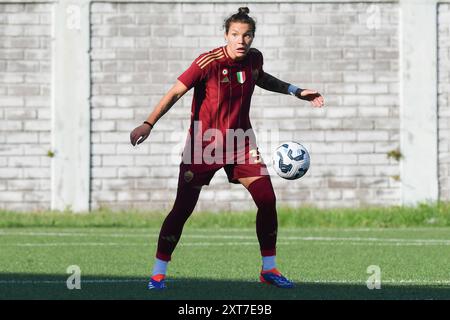 Cisterna Di Latina, Italie. 13 août 2024. Elena Linari de L'AS Roma vue en action lors du match amical entre les femmes roms et les femmes napoloniennes au stade Domenico Bartolani. Score final Roma Women 1 : 0 Napoli Women Credit : SOPA images Limited/Alamy Live News Banque D'Images