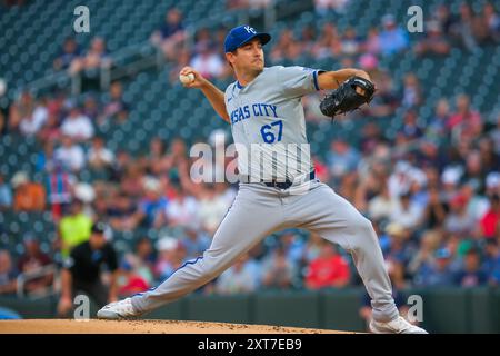 Minneapolis, Minnesota, États-Unis. 13 août 2024. Le lanceur SETH LUGO (67) des Kansas City Royals est parti lors d'un match de la MLB entre les Twins du Minnesota et les Royals de Kansas City au Target Field. Les Twins ont gagné 13-3. (Crédit image : © Steven Garcia/ZUMA Press Wire) USAGE ÉDITORIAL SEULEMENT! Non destiné à UN USAGE commercial ! Banque D'Images