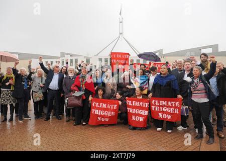 14 août 2024, Australie, Canberra, foyer du Parlement. Climat 14 août 2024, Australie, Canberra, foyer du Parlement. Protestation - les propriétaires traditionnels, les membres de la communauté Pasifika et les survivants des catastrophes climatiques organisent un sit-in appelant le gouvernement albanais à introduire un déclencheur climatique législatif et à exclure plus de projets de charbon et de gaz Banque D'Images