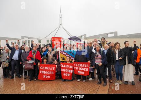 14 août 2024, Australie, Canberra, foyer du Parlement. Climat 14 août 2024, Australie, Canberra, foyer du Parlement. Protestation - les propriétaires traditionnels, les membres de la communauté Pasifika et les survivants des catastrophes climatiques organisent un sit-in appelant le gouvernement albanais à introduire un déclencheur climatique législatif et à exclure plus de projets de charbon et de gaz Banque D'Images