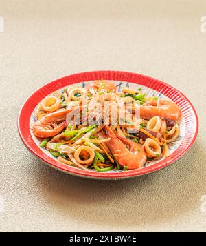 Fruits de mer frits noodles Banque D'Images