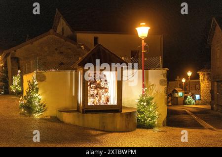 Exposition de scènes de nativité organisée par les crèches du monde à Landogne pendant les fêtes, Puy-de-Dôme, Auvergne, France Banque D'Images