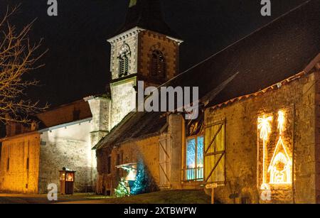 Exposition de scènes de nativité organisée par les crèches du monde à Landogne pendant les fêtes, Puy-de-Dôme, Auvergne, France Banque D'Images