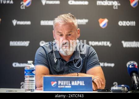 Ostrava, République tchèque. 14 août 2024. Conférence de presse de Banik Ostrava avant le match retour du 3ème tour préliminaire de l'UEFA European Conference League avec le FC Copenhague, à Ostrava, République tchèque, le 14 août 2024. Coach Pavel Hapal. Crédit : Vladimir Prycek/CTK photo/Alamy Live News Banque D'Images