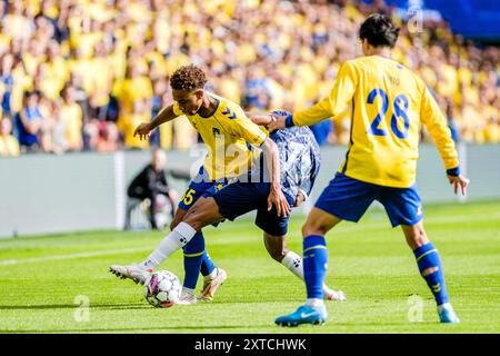 Brondby, Danemark. 11 août 2024. Noah Nartey (35) de Broendby IF et Gift Links (11) de Aarhus GF vus lors du match de 3F Superliga entre Broendby IF et Aarhus GF au Brondby Stadium. Banque D'Images