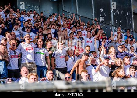 Brondby, Danemark. 11 août 2024. Les fans de football d'Aarhus GF vus sur les tribunes lors du match de 3F Superliga entre Broendby IF et Aarhus GF au Brondby Stadium. Banque D'Images