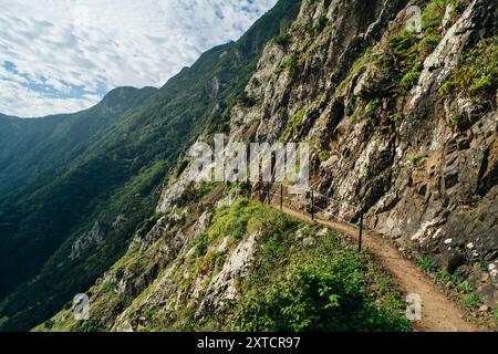 Vues depuis le point de vue de Cabo de Larano et le sentier de randonnée côtier Vereda do Larano. Photo de haute qualité Banque D'Images