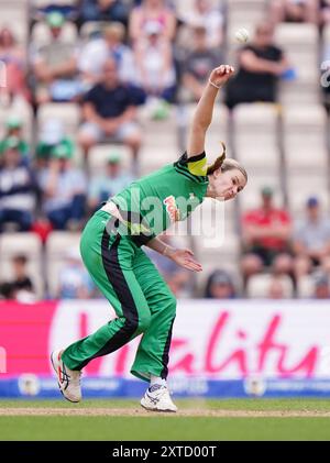 Lauren Bell de Southern Brave lors du match des cent femmes au Utilita Bowl, Southampton. Date de la photo : mercredi 14 août 2024. Banque D'Images