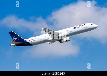 Lufthansa Airbus A321 Flugzeug Flughafen Frankfurt in Deutschland Frankfurt, Deutschland - 14. Mai 2024 : Ein Airbus A321 Flugzeug der Lufthansa mit dem Kennzeichen d-AISV am Flughafen à Francfort, Allemagne. *** Airbus A321 de Lufthansa Aéroport de Francfort en Allemagne Francfort, Allemagne 14 mai 2024 Airbus A321 de Lufthansa immatriculé d AISV à l'aéroport de Francfort, Allemagne Banque D'Images