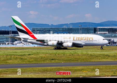 Emirates Airbus A380-800 Flugzeug Flughafen Frankfurt in Deutschland Frankfurt, Deutschland - 14. Mai 2024 : Ein Airbus A380-800 Flugzeug der Emirates mit dem Kennzeichen A6-Edu am Flughafen à Francfort, Allemagne. *** Airbus A380 800 d'Emirates Aéroport de Francfort en Allemagne Francfort, Allemagne 14 mai 2024 Airbus A380 800 d'Emirates immatriculé A6 EDU à l'aéroport de Francfort, Allemagne Banque D'Images