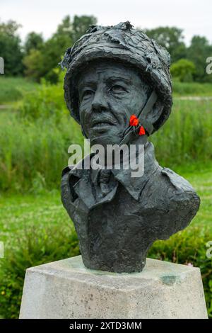 Mémorial du major John Howard au pont Pegasus, canal de Caen, Bénouville près de Ouistreham, Normandie, France Banque D'Images