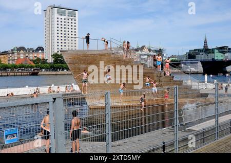 Copenhague/ Danemark/ 14 août 2024/Copenhague le lieu de baignade le plus célèbre est Islands brygge habour lieu de baignade à Copenhague . Photo. Francis Joseph Dean/Dean images non destinées à un usage commercial Banque D'Images