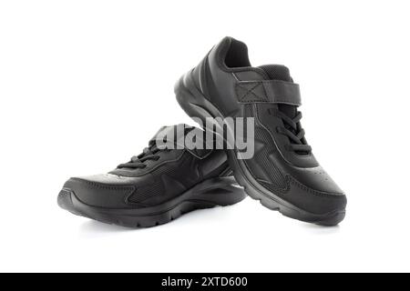 Chaussures de sport noires sur fond blanc Banque D'Images