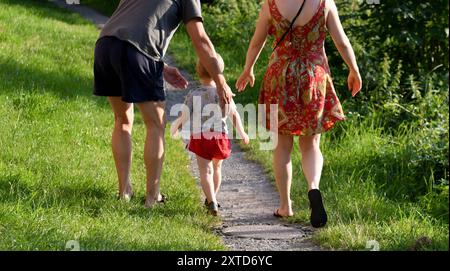 Vater, Mutter, Kind- Familienausflug in Dilsberg im Neckartal. *** Père, mère, enfant sortie en famille à Dilsberg dans la vallée du Neckar Banque D'Images