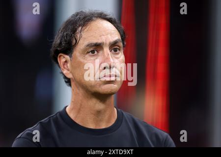 Milan, Italie. 13 août 2024. Alessandro Nesta, entraîneur-chef de l'AC Monza, regarde pendant le match de football Silvio Berlusconi Trophy entre l'AC Milan et l'AC Monza au Stadio Giuseppe Meazza le 13 août 2024 à Milan, Italie . Crédit : Marco Canoniero/Alamy Live News Banque D'Images