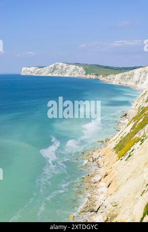 Île de Wight Royaume-Uni - West Wight Île de Wight Baie d'eau douce et falaises de craie blanche de la baie d'eau douce Île de Wight Angleterre Royaume-Uni GB Europe Banque D'Images