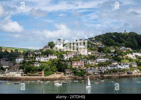 Kingswear un charmant village vu de Dartmouth, Devon, Angleterre, Royaume-Uni Banque D'Images