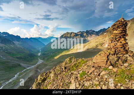 Vallée de Jam, ruisseau Jambach, vue depuis le sommet de Rußkopf Silvretta Alpes Paznaun - Ischgl Tirol, Tyrol Autriche Banque D'Images