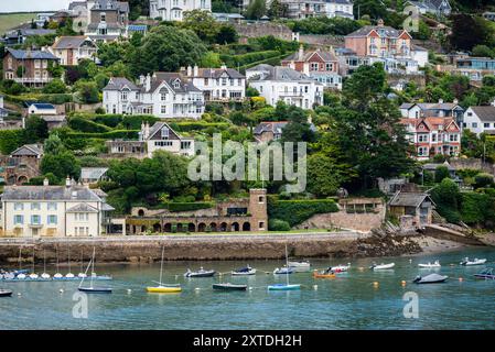 Kingswear un charmant village vu de Dartmouth, Devon, Angleterre, Royaume-Uni Banque D'Images