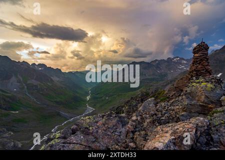 Vallée de Jam, ruisseau Jambach, vue depuis le sommet de Rußkopf Silvretta Alpes Paznaun - Ischgl Tirol, Tyrol Autriche Banque D'Images