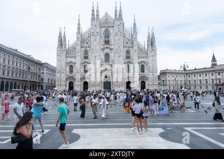 Milan, Italie. 14 août 2024. P.za Duomo, via Dante, Castello sforzesco. Turisti visitano la citt&#xe0 ; malgrado il clado e le température élevée. - Cronaca - Milano, Italia - Mercoled&#xec ; 14 agosto 2024(Foto Alessandro Cimma/Lapresse) P.za Duomo, via Dante, Castello sforzesco. Les touristes visitent la ville malgré le clado et les températures élevées. - Actualités - Milan, Italie - mercredi 14 août 2024 (photo Alessandro Cimma/Lapresse) crédit : LaPresse/Alamy Live News Banque D'Images