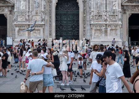 Milan, Italie. 14 août 2024. P.za Duomo, via Dante, Castello sforzesco. Turisti visitano la citt&#xe0 ; malgrado il clado e le température élevée. - Cronaca - Milano, Italia - Mercoled&#xec ; 14 agosto 2024(Foto Alessandro Cimma/Lapresse) P.za Duomo, via Dante, Castello sforzesco. Les touristes visitent la ville malgré le clado et les températures élevées. - Actualités - Milan, Italie - mercredi 14 août 2024 (photo Alessandro Cimma/Lapresse) crédit : LaPresse/Alamy Live News Banque D'Images