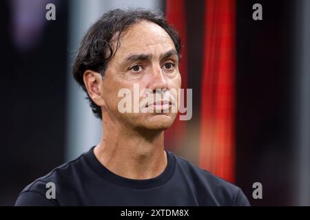 Milan, Italie. 13 août 2024. Alessandro Nesta, entraîneur-chef de l'AC Monza, regarde pendant le match du trophée Silvio Berlusconi entre l'AC Milan et l'AC Monza au Stadio Giuseppe Meazza le 13 août 2024 à Milan, Italie . Crédit : Marco Canoniero/Alamy Live News Banque D'Images