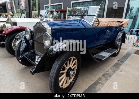 Barcelone, Espagne - 6 avril 2024 : vieille voiture vintage des années 1920 de la marque Packard garée dans une rue à Barcelone, Catalogne, Espagne Banque D'Images