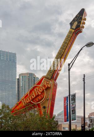 La guitare emblématique du Hard Rock Cafe à Chicago, Illinois, États-Unis Banque D'Images