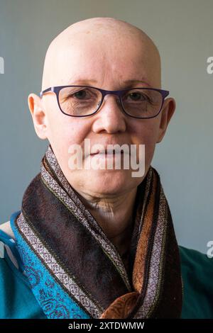 Femme chauve-souris portant des lunettes adulte mature, femme chauve-souris, portant des lunettes et ayant génétiquement causé le syndrome AEC. Ingrid est un thérapeute social-psychologue, aidant les autres à faire face à leurs différences. Tilburg, pays-Bas. MRYES. Tilburg Studio Tuinstraat Noord-Brabant Nederland Copyright : xGuidoxKoppesxPhotox Banque D'Images
