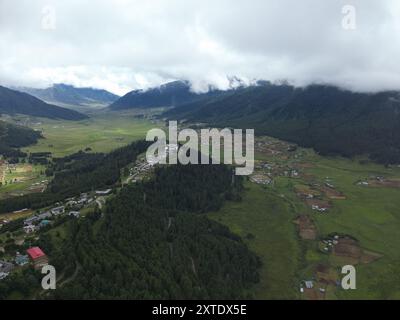 Vue du site RAMSAR de Gangtey-Phobji depuis Gangtey Goenpa, Wangdue Phodrang, Bhoutan Banque D'Images