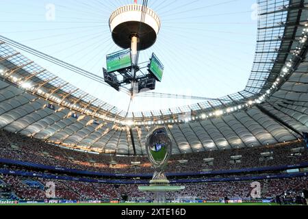 Varsovie, Pologne. 14 août 2024. Le trophée avant le match de Super Coupe de l'UEFA 2024 entre le Real Madrid et Atalanta - Super Coupe de l'UEFA 2024 au stade national - Sport, Football - Varsovie, Pologne - mercredi 14 août 2024 (photo Massimo Paolone/LaPresse) crédit : LaPresse/Alamy Live News Banque D'Images