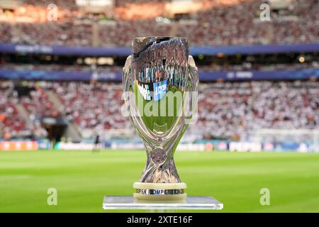 Varsovie, Pologne. 14 août 2024. Le trophée avant le match de Super Coupe de l'UEFA 2024 entre le Real Madrid et Atalanta - Super Coupe de l'UEFA 2024 au stade national - Sport, Football - Varsovie, Pologne - mercredi 14 août 2024 (photo Massimo Paolone/LaPresse) crédit : LaPresse/Alamy Live News Banque D'Images