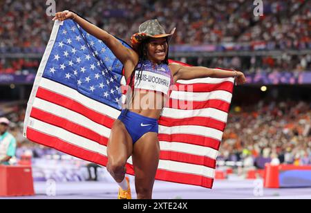PARIS, FRANCE - 08 AOÛT : Tara Davis Woodhall de Team United States célèbre la finale du saut en longueur féminin le treizième jour des Jeux Olympiques de Paris 2024 au stade de France le 08 août 2024 à Paris, France. © diebilderwelt / Alamy Stock Banque D'Images